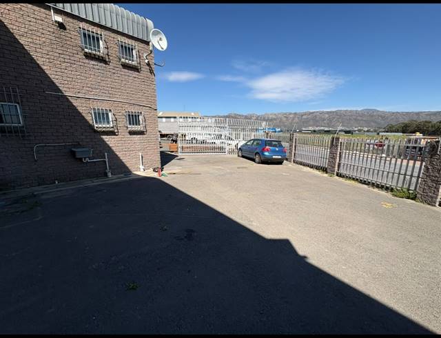 229M² WAREHOUSE TO LET IN BROADLANDS PARK